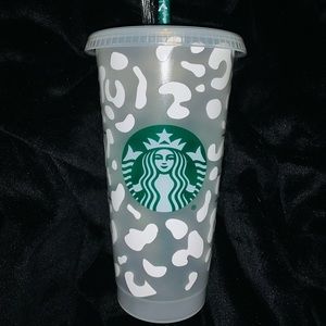 I am selling 24oz venti cold cups with a straw along with lids!